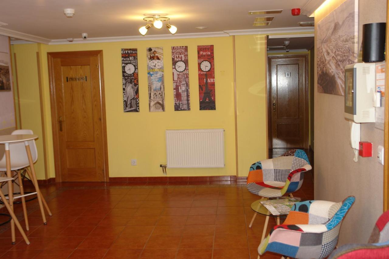 Hostal Campus Burgo Exterior foto