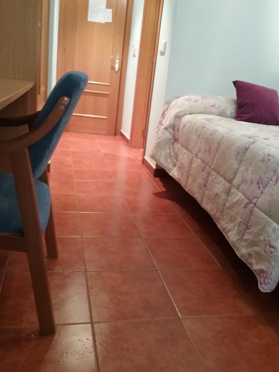 Hostal Campus Burgo Exterior foto